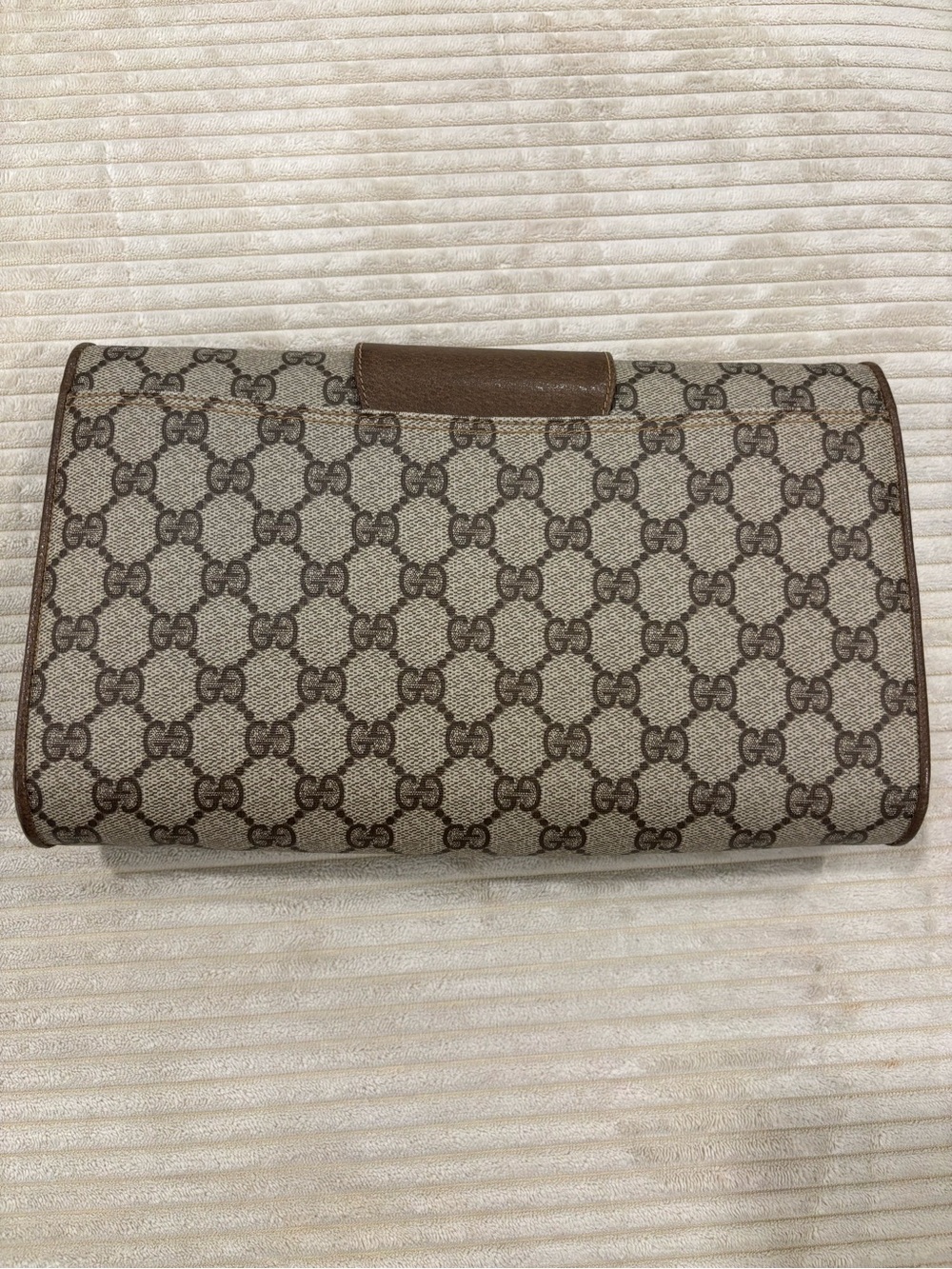 Gucci Beige and Brown GG Monogram Fold-Over Clutch with Gold-Tone Buckle - Picture 4 of 7
